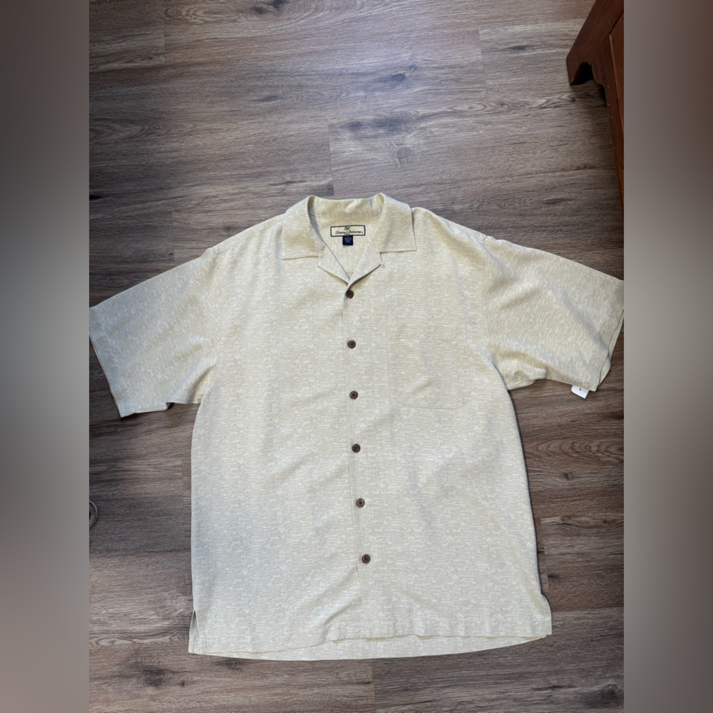 Tommy Bahama 100% Silk Button-Up Shirt Men’s Size S Beige Short Sleeve